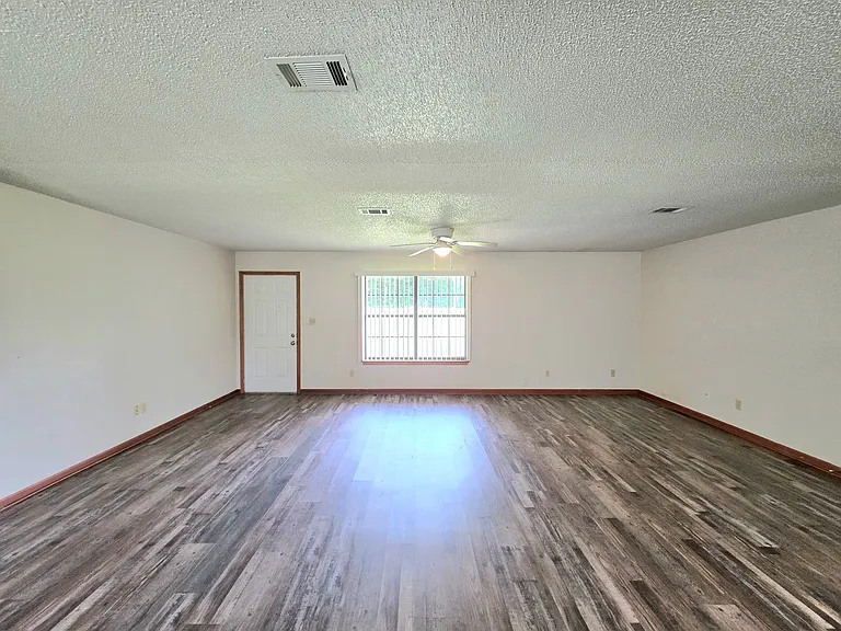 733 Neal Rd — Photo 2