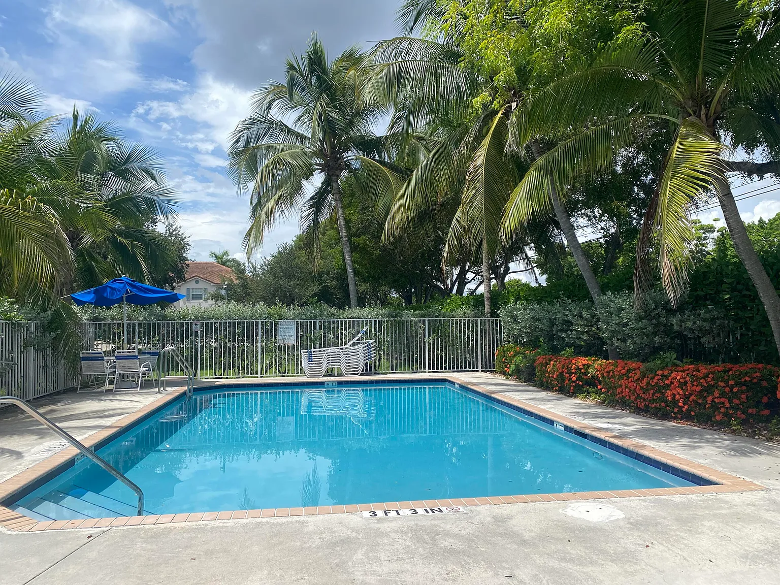 3 bed, 2.5 bath, 1219 sqft, $2,475 — Photo 2