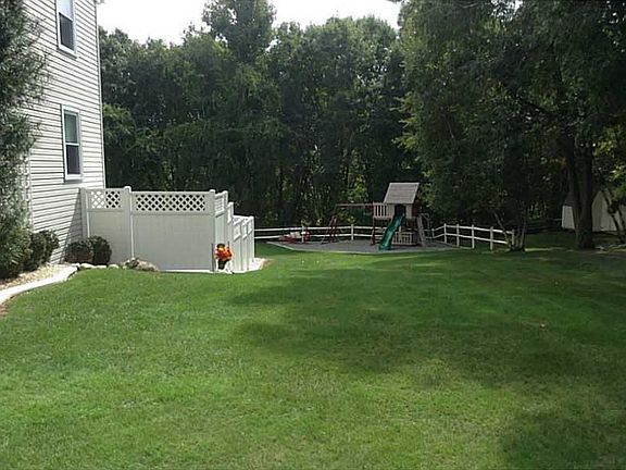 3rd image of 11 Belknap Farm Dr