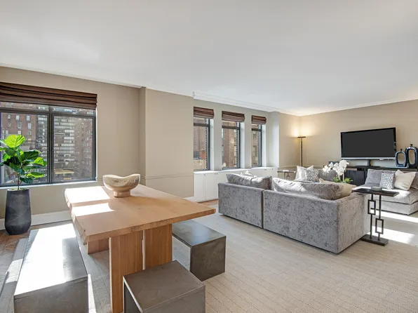 439 East 51st Street 8A image 3 of 12
