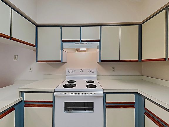 5th image of 32819 Blossom Ln
