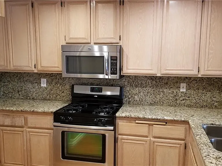 415 Townsquare Ln #225 — Photo 8