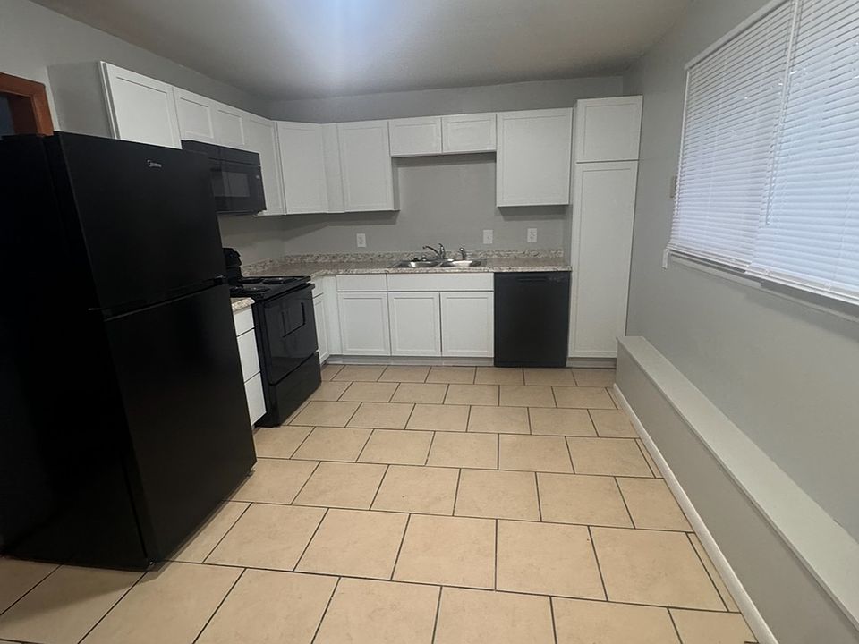 1st image of 3923 Barnor Dr