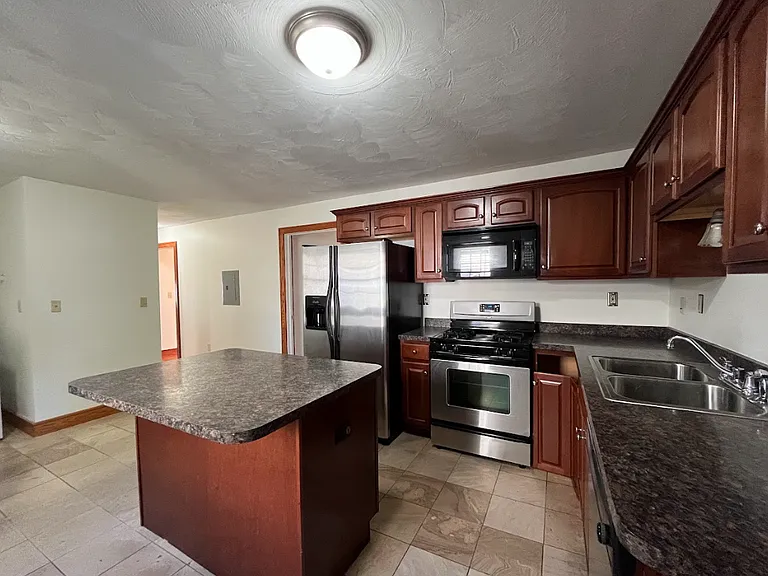 25 Greenman Ave #1 — Photo 2