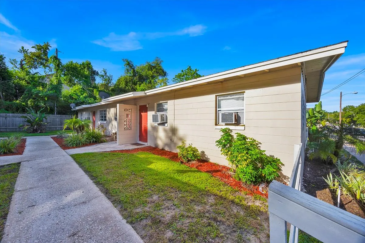2 bed, 650 sqft, $1,300 — Photo 1