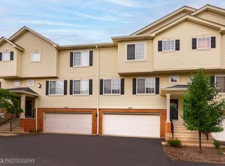 405 Evergreen Cir, Gilberts, IL 60136