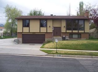 1226 E Mockingbird Ln, Sandy, UT 84094