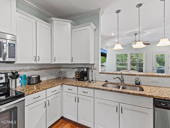 5th image of 3220 Inland Cove Dr