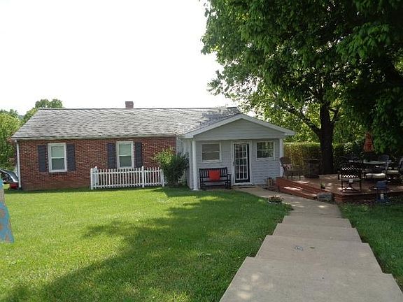 3rd image of 44 Highland Way Ln