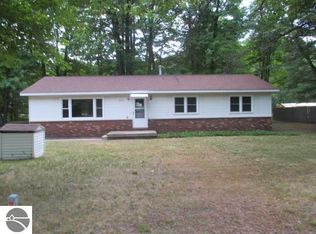 4159 N Maplecrest Dr, Sanford, MI 48657