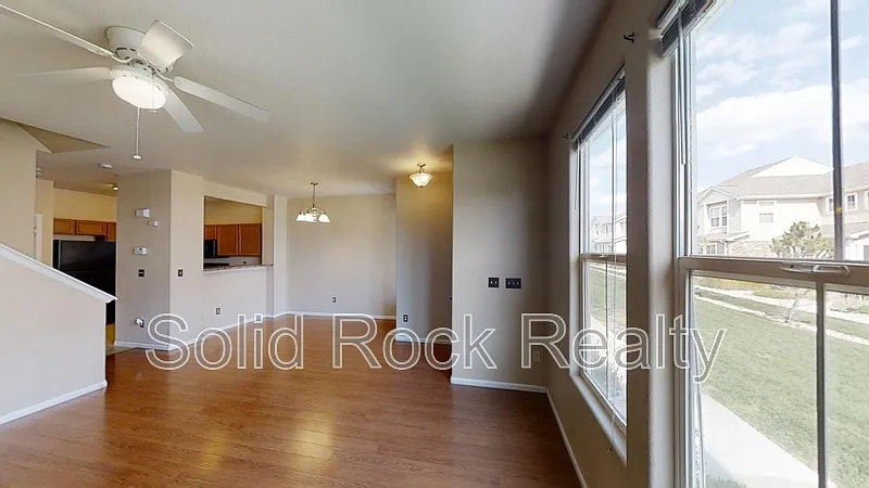 2 bed, 2.5 bath, 1396 sqft, $1,895 — Photo 3