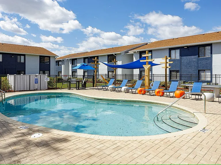 topaz-village-melbourne-fl-pool