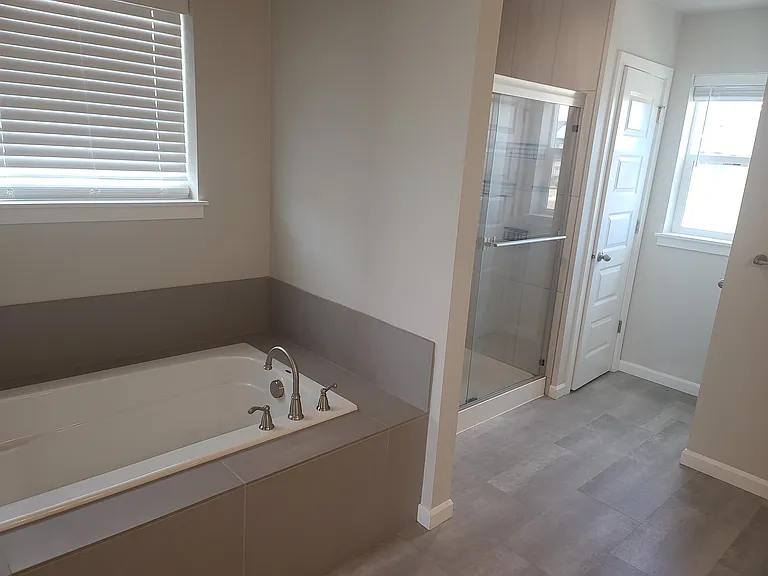 715 E Erica St — Photo 9