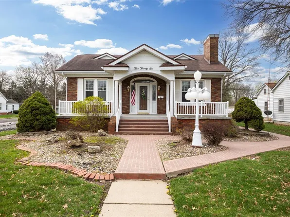 526 E Main St, Staunton, IL 62088