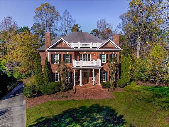 2nd image of 27 Rosebay Ln