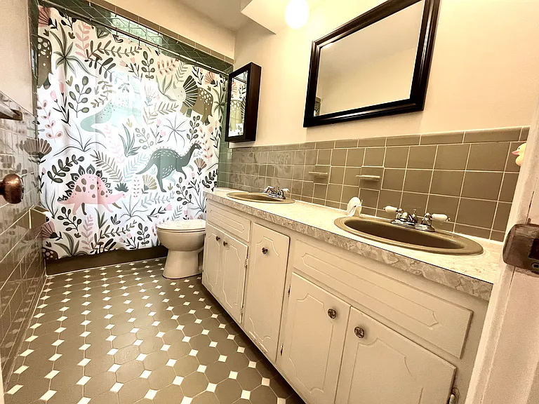 805 Winthrope Dr — Photo 11