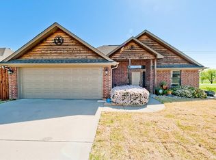 4003 Windmill Dr, Sanger, TX 76266
