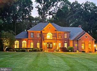 11296 Landy Ln, Great Falls, VA 22066