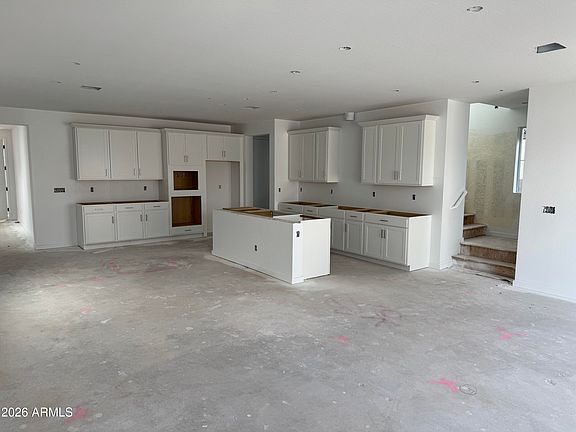 3rd image of 2440 W MAXIMO Way