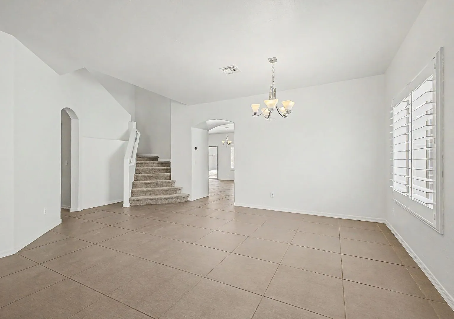 Beautiful 6-Bedroom, 4-Bathroom Home in Desirable Ogden Community Maricopa, AZ — Photo 3