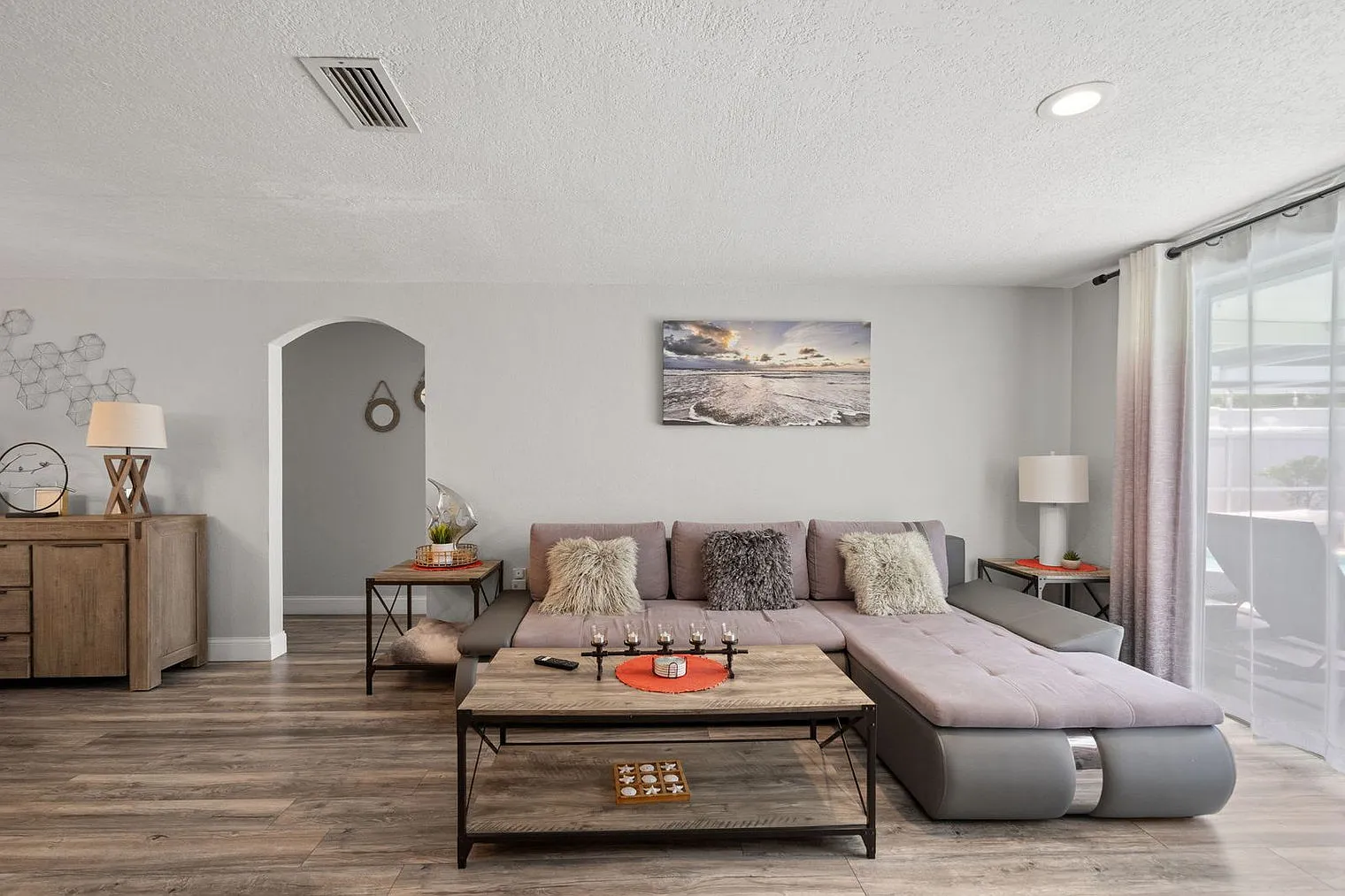 3 bed, 2.0 bath, $4,286 — Photo 4