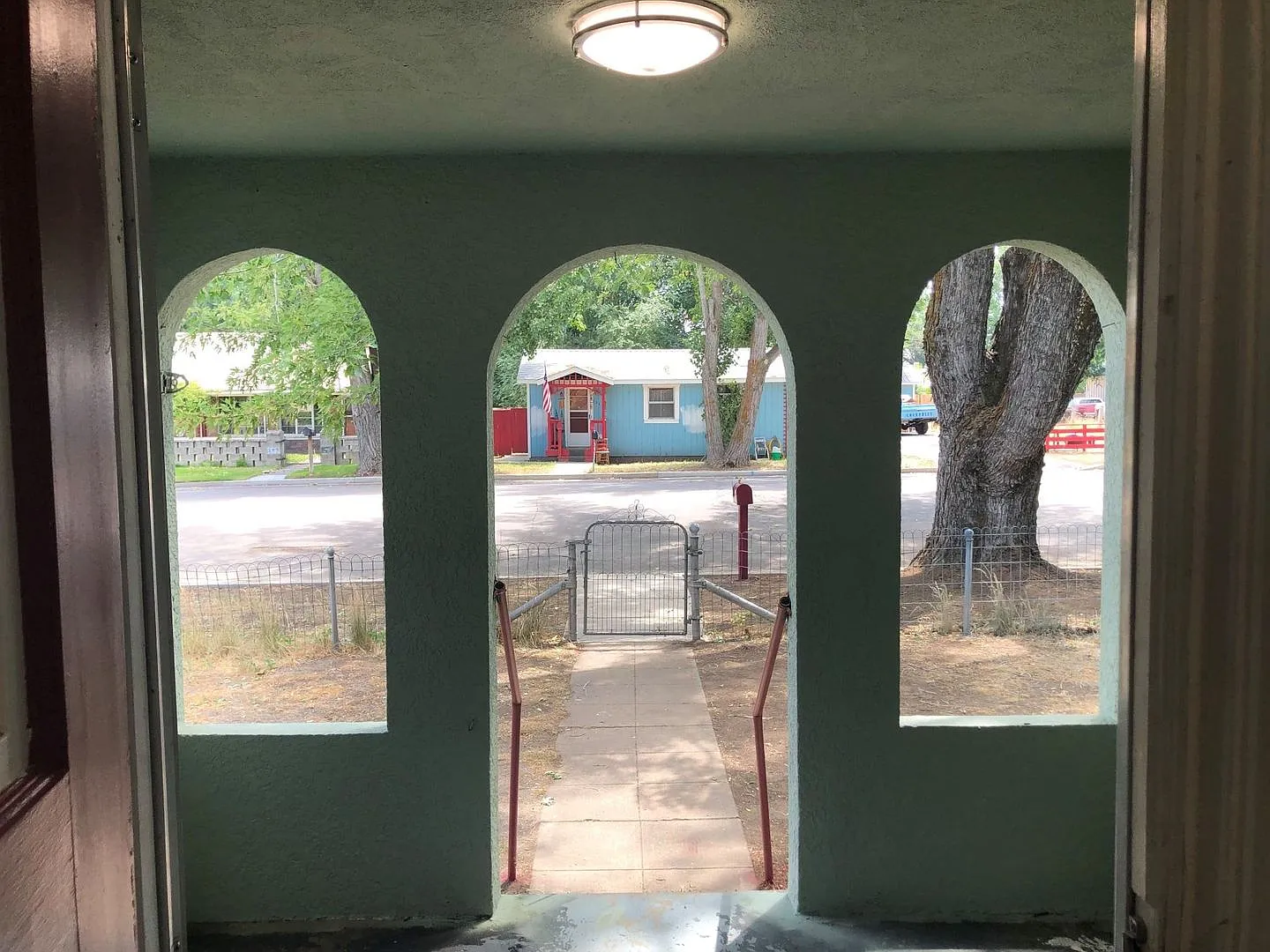 148 S. Fairfield Ave — Photo 2