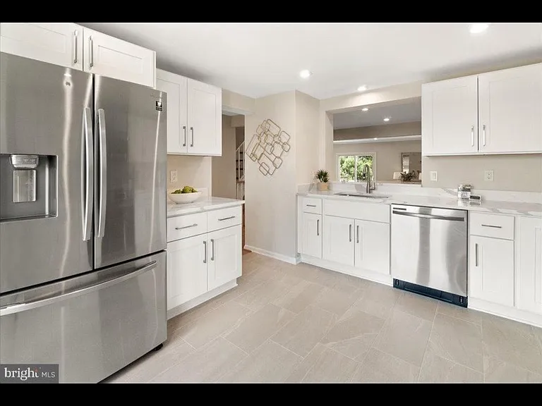 502 Ellrose Ct — Photo 4