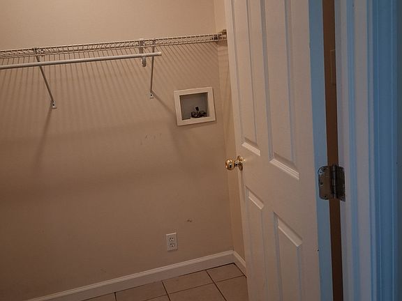 5th image of 906 Meenach Dr