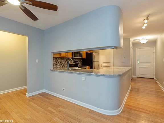 4th image of 1635 N Milwaukee Ave APT 405
