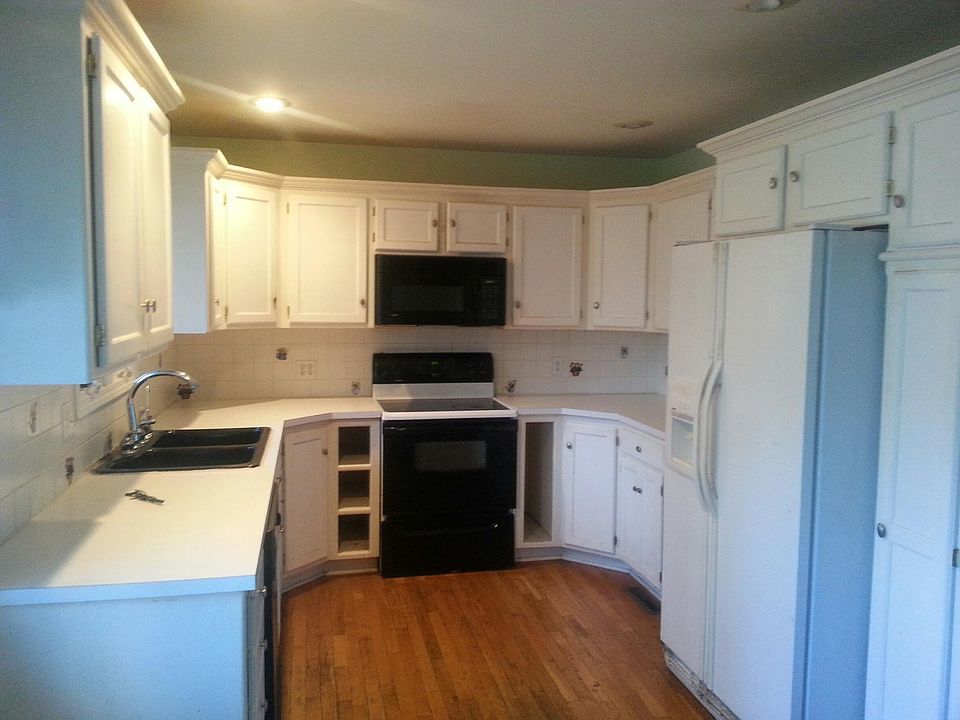 2nd image of 6122 Robinson St