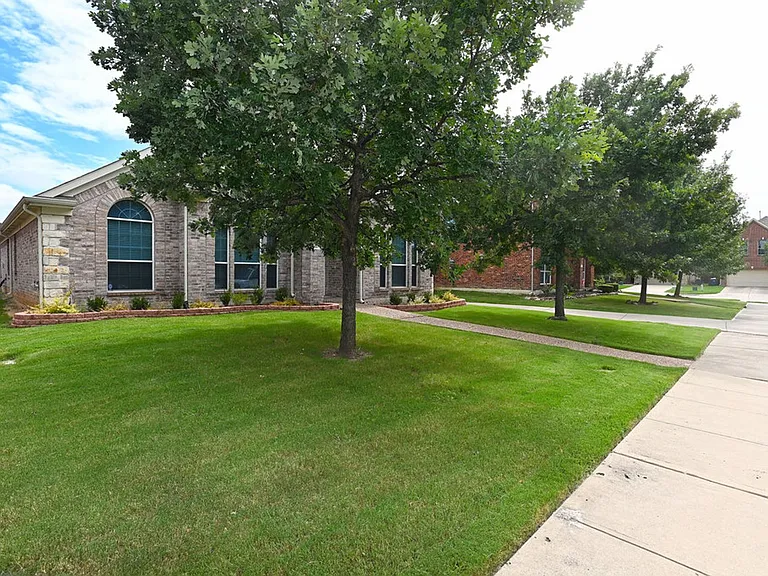 1073 Red Hawk Dr — Photo 25