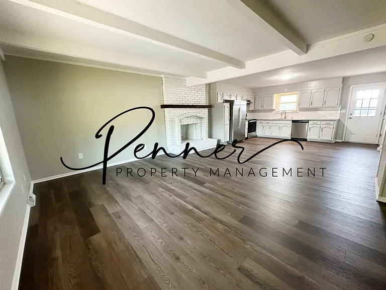 1715 E T C Lea Rd — Photo 2