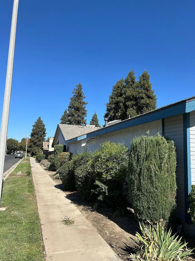 3 bed, 1467 sqft, $1,700 — Photo 2