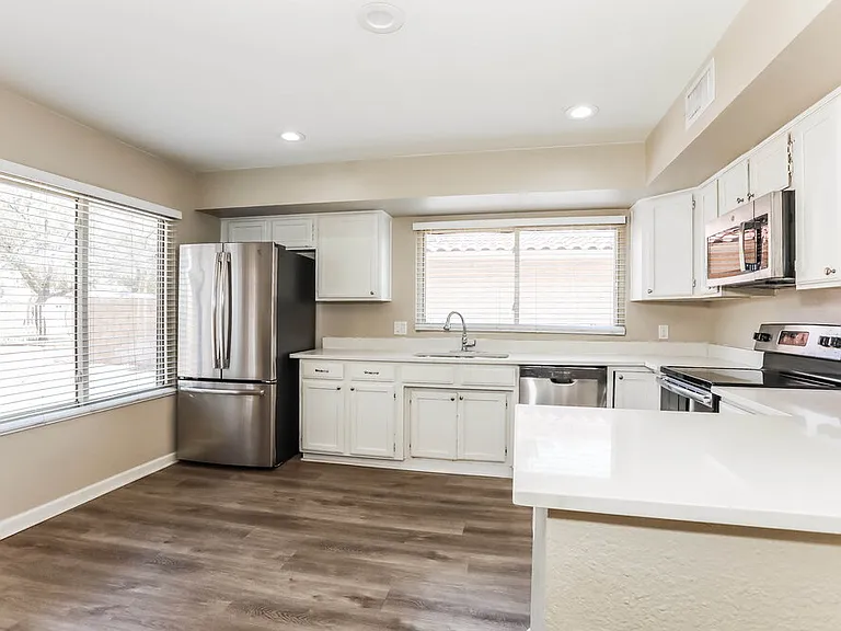 5330 E Fairfield St — Photo 10