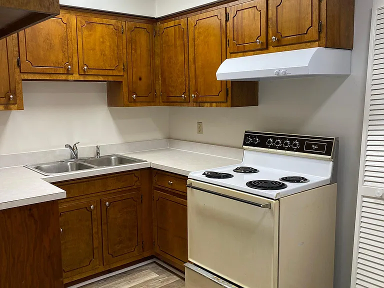 469 W Ocean View Ave — Photo 4