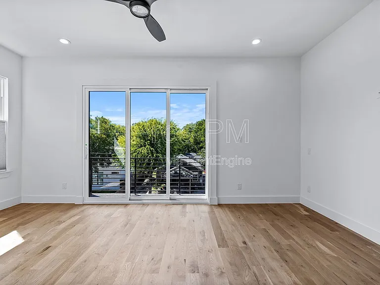 410 Avenue L #B — Photo 26