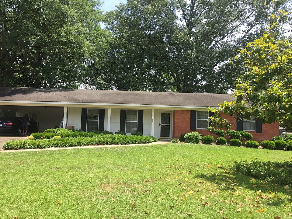 1st image of 506 Spruce Ln