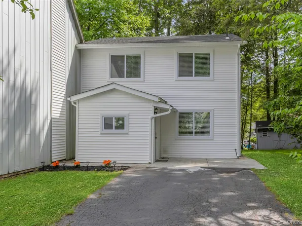 34 Elizabeth Way, Kiamesha Lake, NY 12751