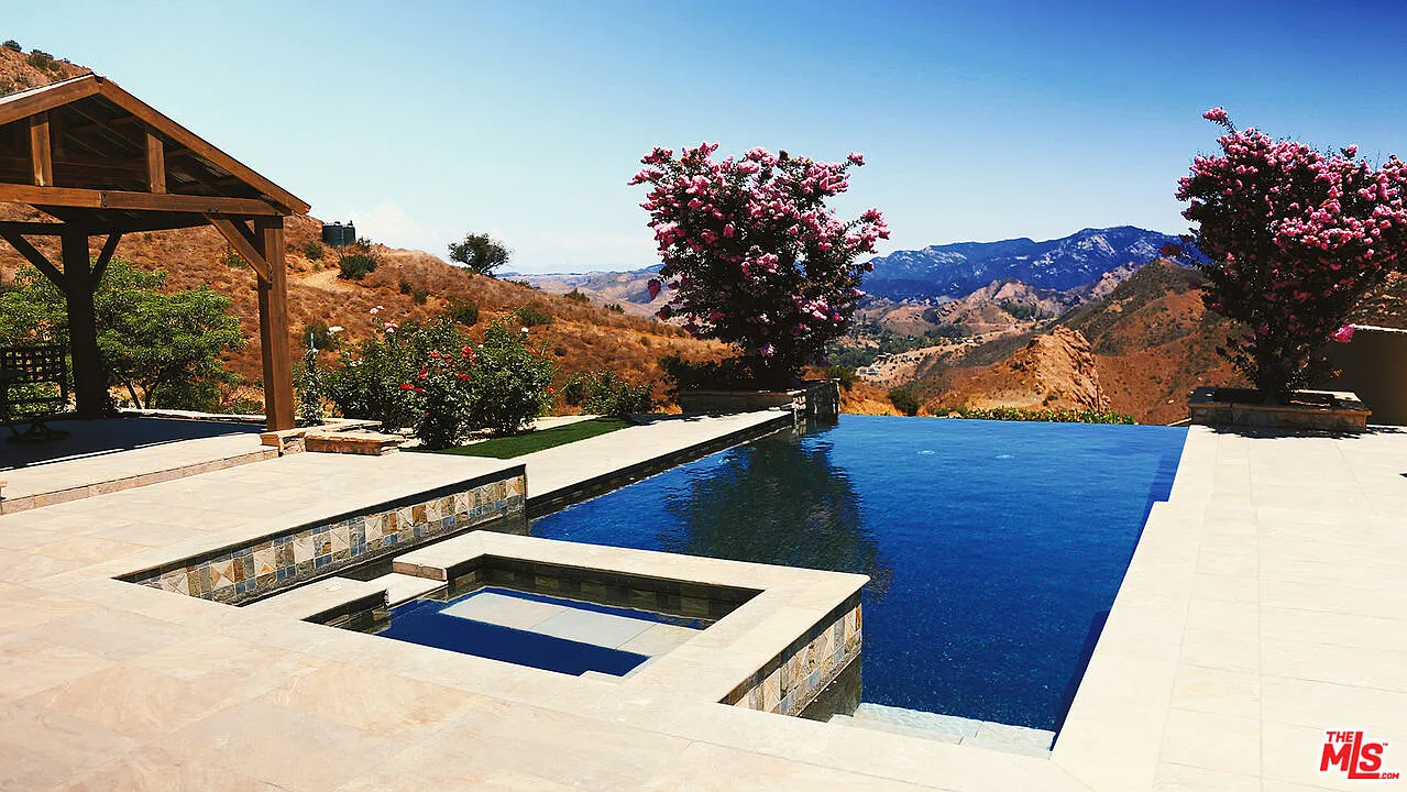 5 bed, 5.5 bath, $20,000 — Photo 1