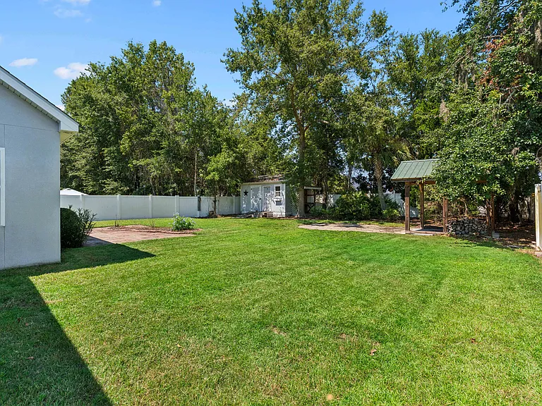 235 Wellington Pl — Photo 29