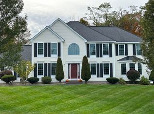 4 Hemlock Ln, Salem, NH 03079