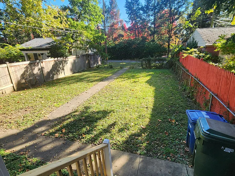 1253 Eastwood Ave — Photo 9