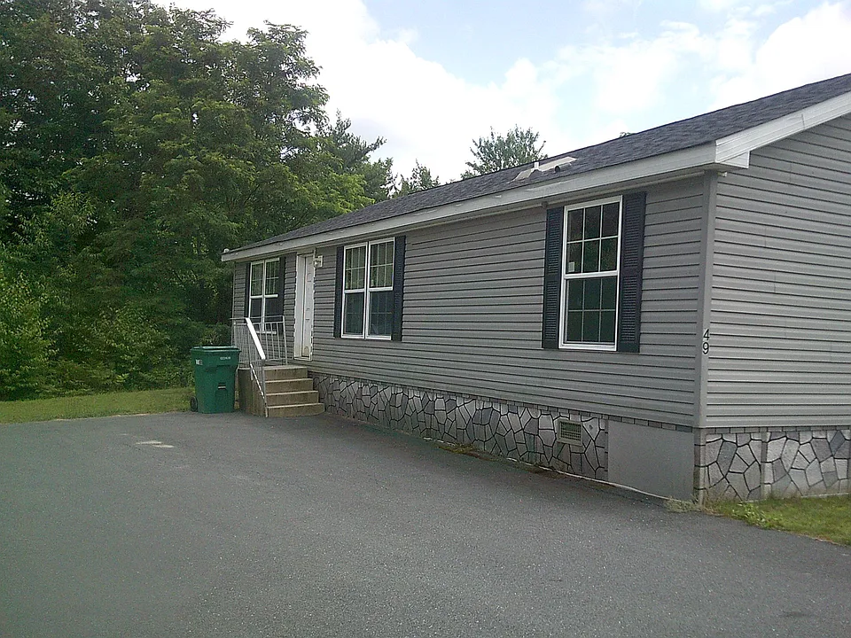 49 Mountain Dr