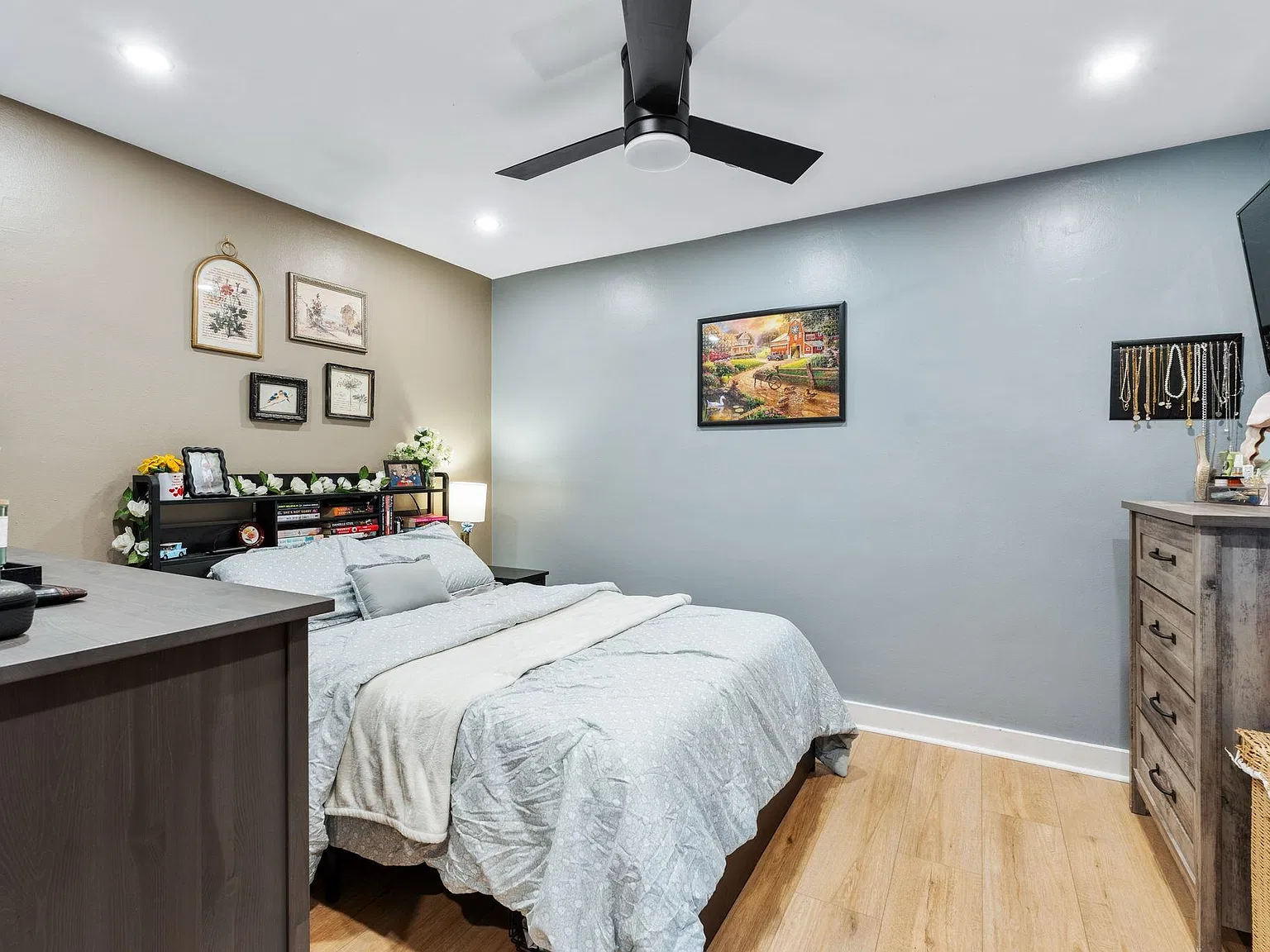 Studio, $2,000 — Photo 4