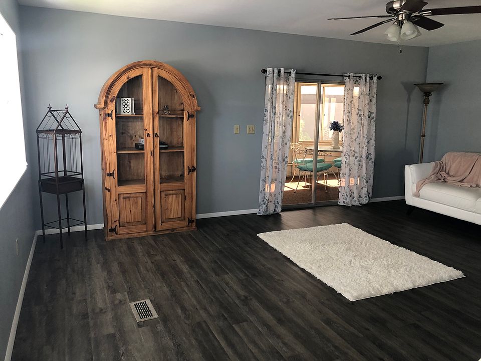 Oversized livingroom 
