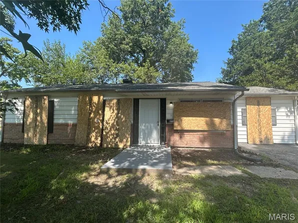 870 Saint Cletus Dr, Cahokia, IL 62206