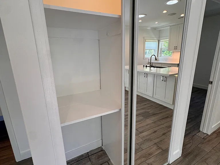 6526 San Vicente Blvd — Photo 14