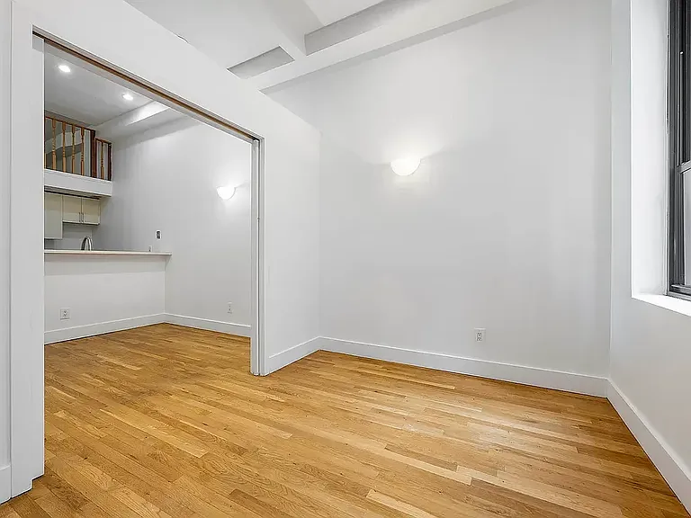 213 E 37th St #1F — Photo 6