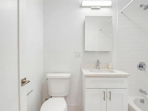 3rd image of 231 E 60th St #5A
