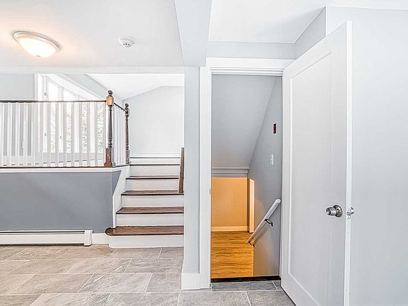5th image of 311 Linden St